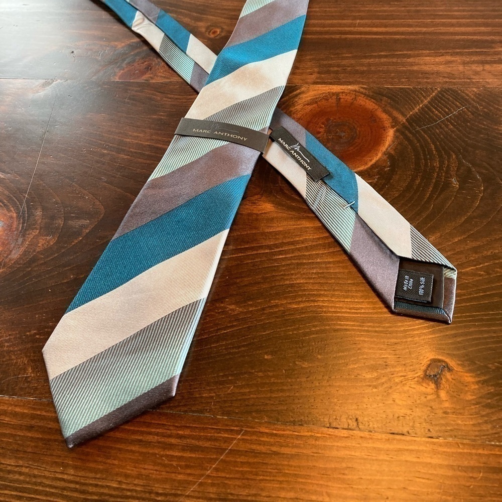 Marc‎ Anthony Tie